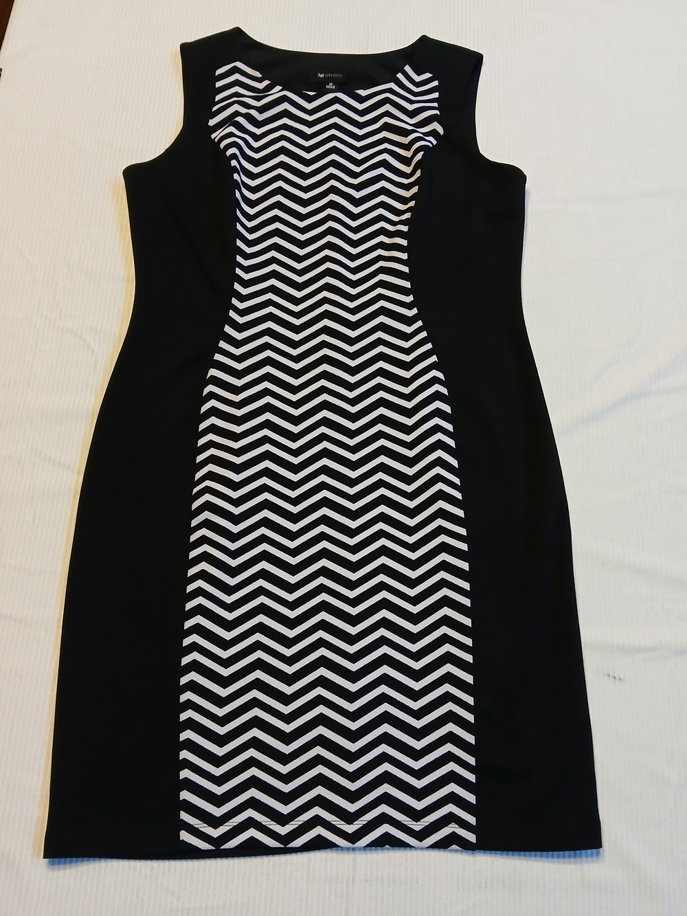 AB Studio Sheath Dress Size 12 Black Sleeveless With Front Chevron Pattern